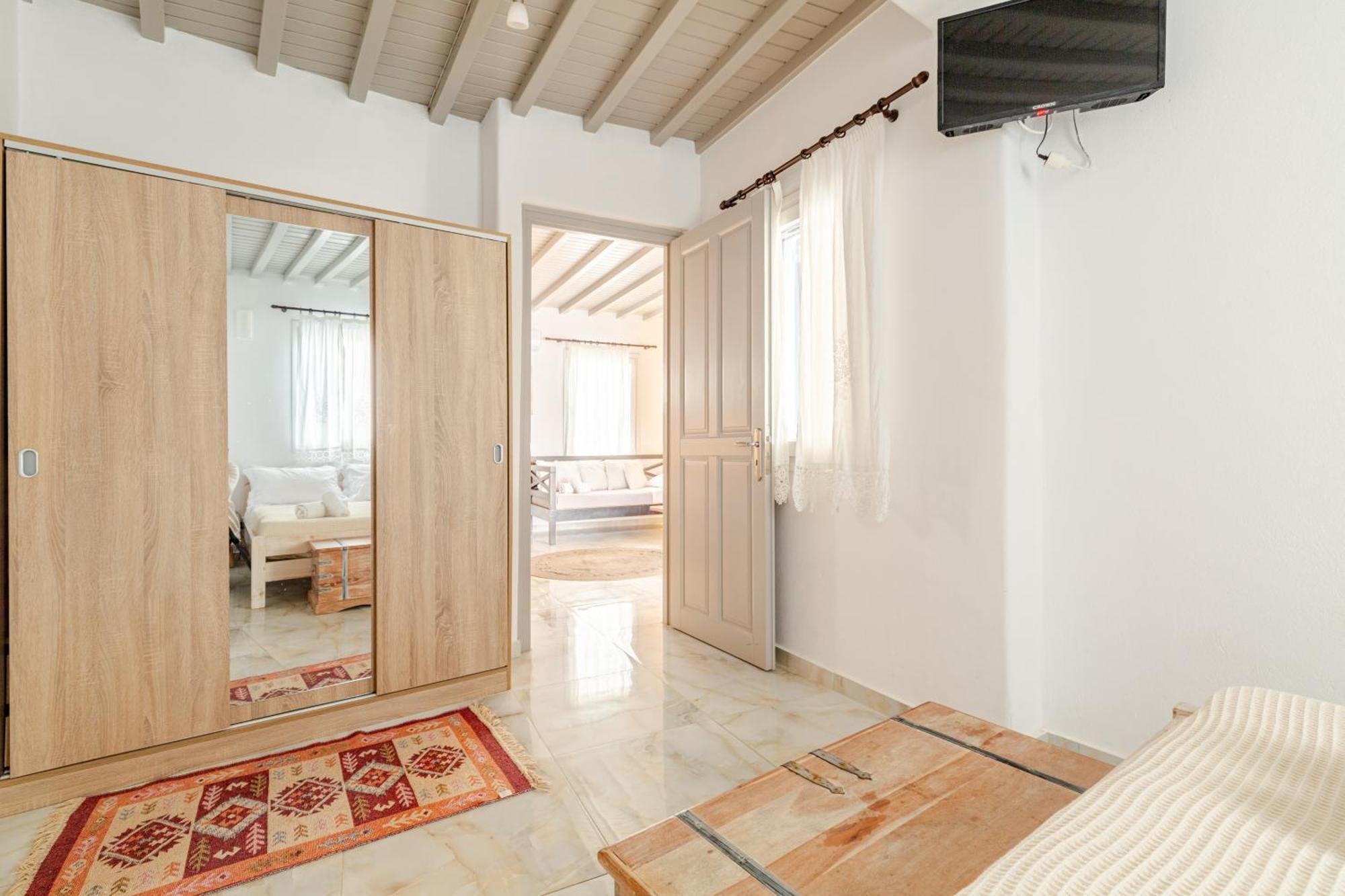 Elenitas Beach House In Ornos Dış mekan fotoğraf